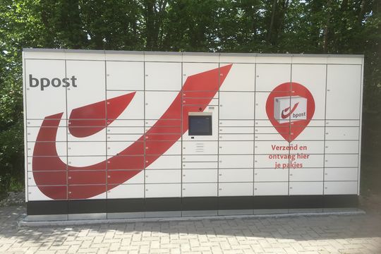 Pakjesautomaat van Bpost geplaatst aan WZC Het Perrehof te Peer
