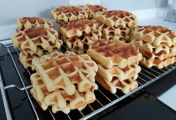 WZC Den Boogerd haalt herinneringen op tijdens het wafel bakken